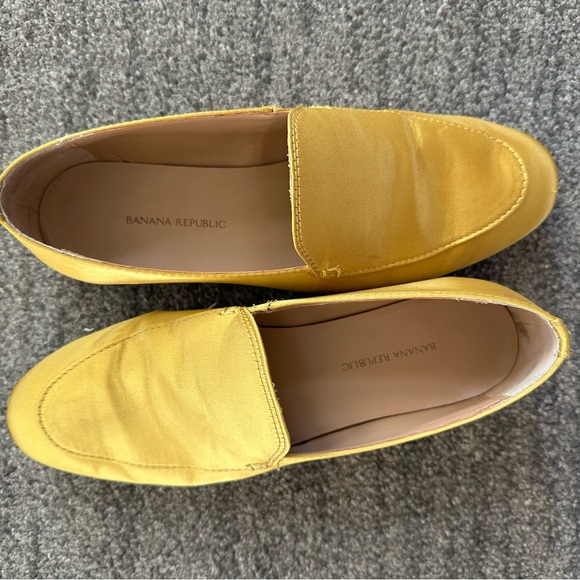 Women’s Shiny, Vibrant Yellow Loafers Banana Republic - Picture 3 of 8